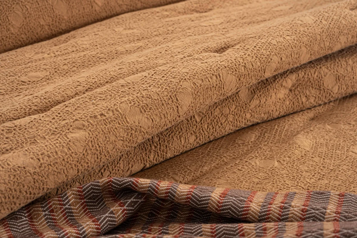 Colcha Jacquard Bruma Camel - Image 4