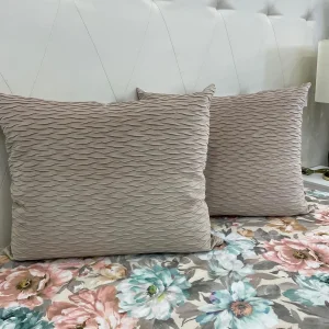 Almofada em Veludo com Relevo Beje