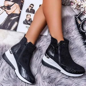 Elegância sem esforço: Botas de tornozelo de cunha com fecho lateral para mulher