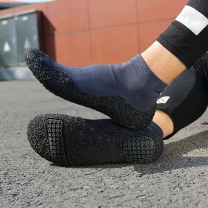 Experimente as meias de secagem rápida para treino de fitness e natação na praia
